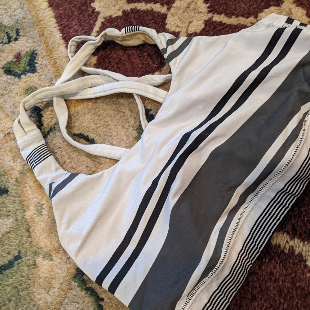 Lululemon sports bra